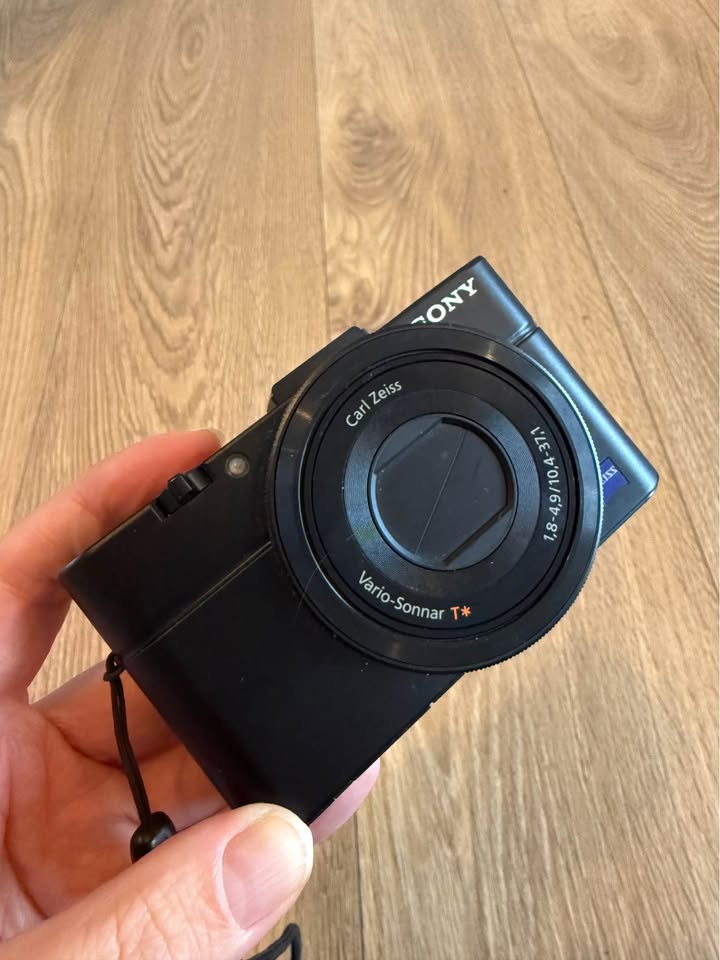 Sony RX100 VII Compact Camera, 4k video, 24-200mm
