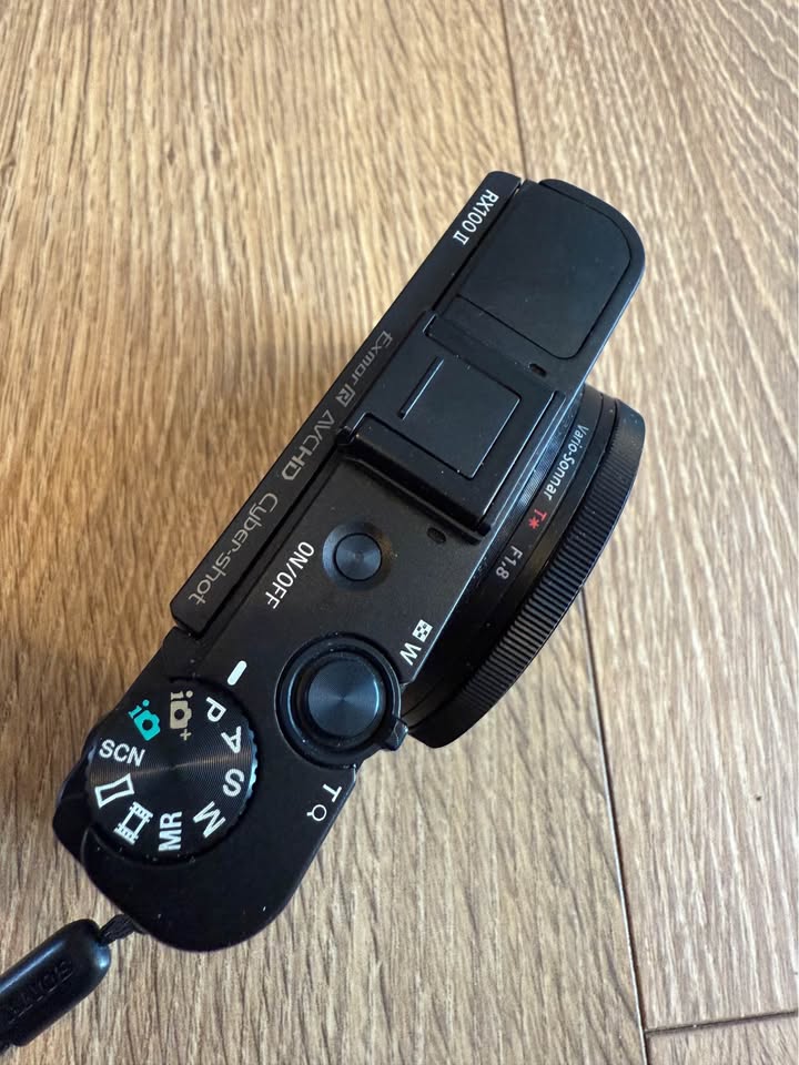 Sony RX100 VII Compact Camera, 4k video, 24-200mm