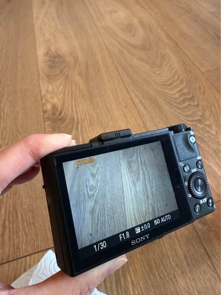 Sony RX100 VII Compact Camera, 4k video, 24-200mm